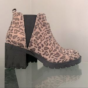 XAPPEAL WOMENS LAURA CHELSEA BOOT - LEOPARD